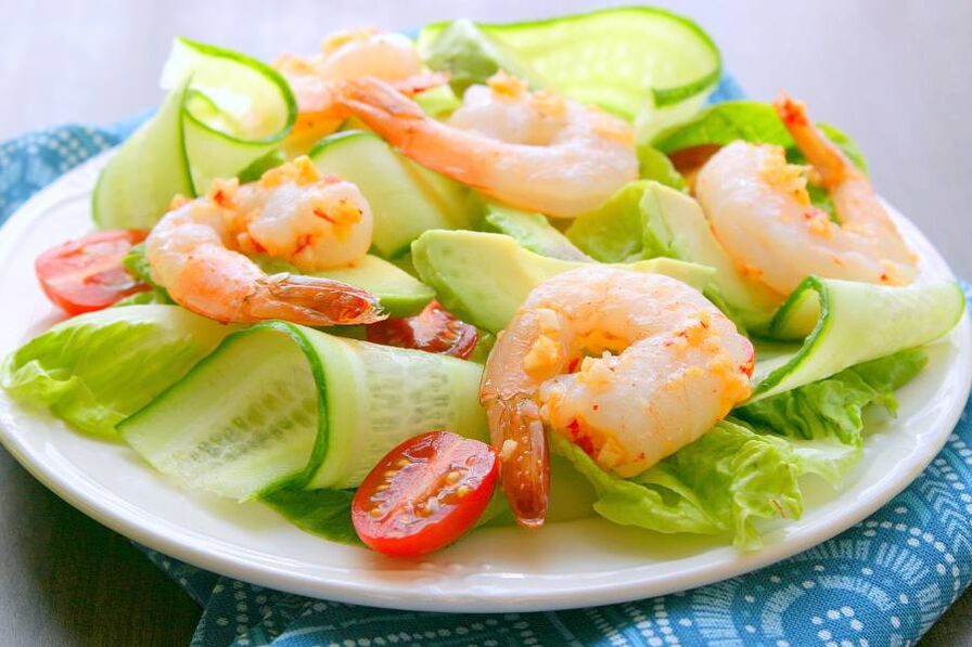 Ensalada con gambas para aumentar a potencia